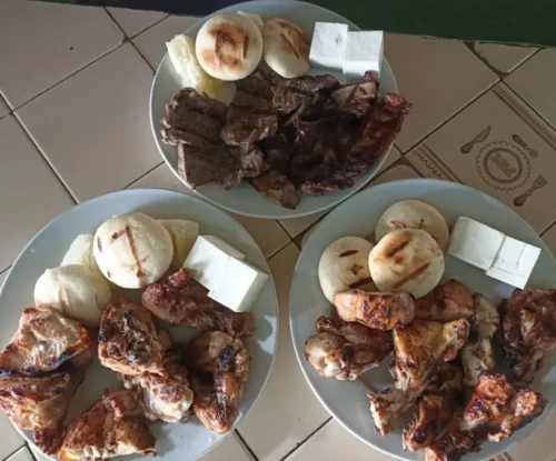 parrilla venezolana res pollo puerco chorizo